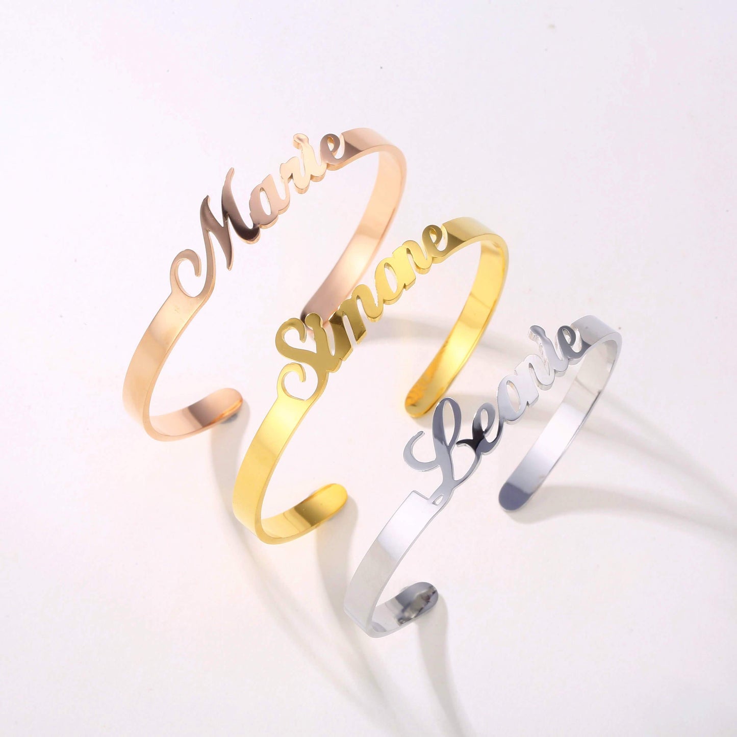 LOANYA personalisierter Namensarmreif Loanya